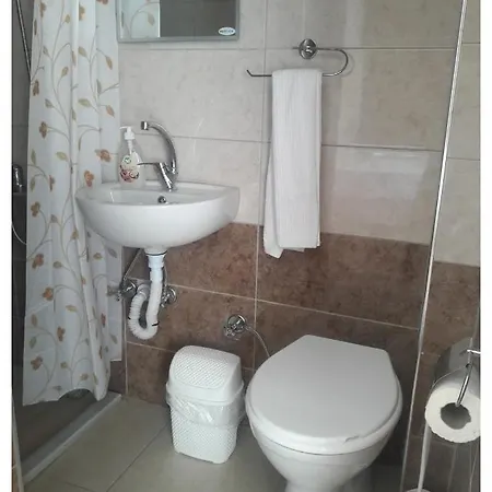 Camlaraltipansiyon Rum i privatbostad Ayvalı