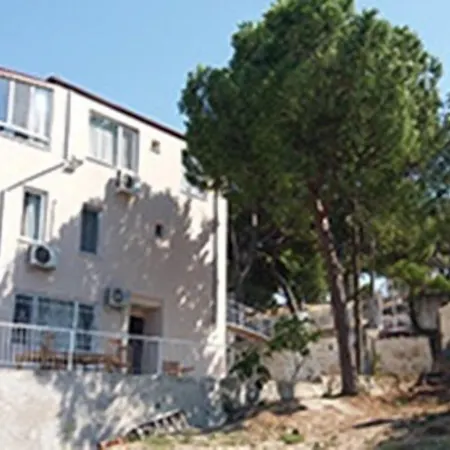Camlaraltipansiyon منزل للإقامة